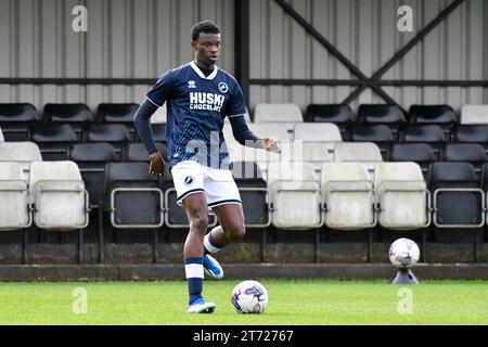 Swansea, Galles. 11 novembre 2023. Adedapo Olugbodi di Millwall sul pallone durante la partita Under 18 Professional Development League tra Swansea City e Millwall alla Swansea City Academy di Swansea, Galles, Regno Unito, l'11 novembre 2023. Crediti: Duncan Thomas/Majestic Media. Foto Stock