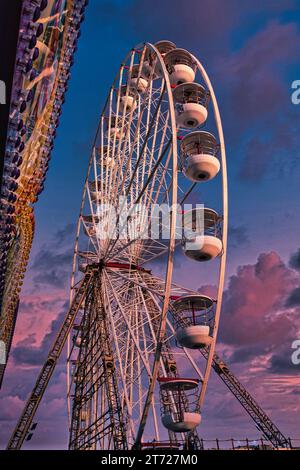 Foto del paesaggio urbano della ruota del traghetto a Blackpool Foto Stock