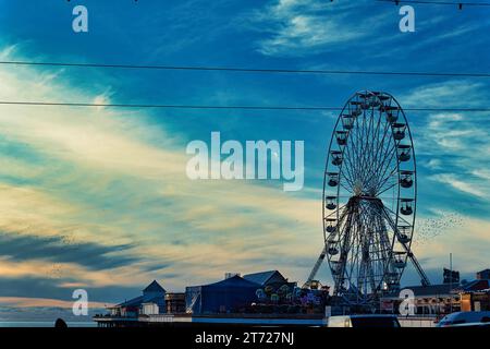 Foto del paesaggio urbano della ruota del traghetto a Blackpool Foto Stock