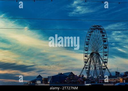 Foto del paesaggio urbano della ruota del traghetto a Blackpool Foto Stock