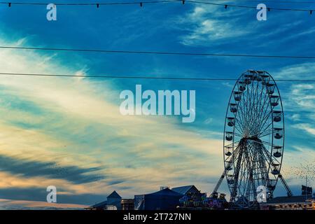 Foto del paesaggio urbano della ruota del traghetto a Blackpool Foto Stock