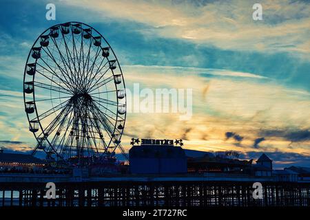 Foto del paesaggio urbano della ruota del traghetto a Blackpool Foto Stock