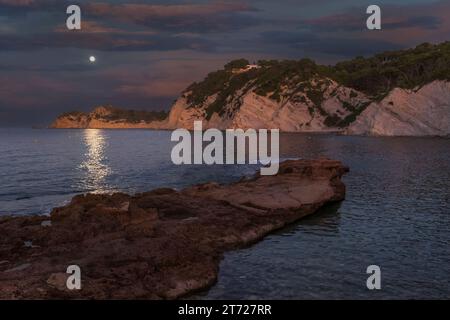 Luna piena al Cala Blanca Foto Stock