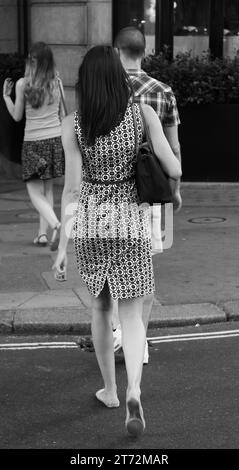Persone. Ritratto parziale. Fotografia in bianco e nero. Monocromatico. Gente di Londra. Foto Stock