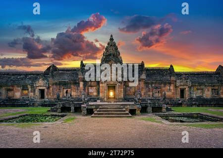 Prasat Hin phanom ha suonato a Buriram, Thailandia. Foto Stock