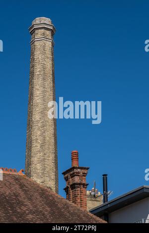 Un camino ottagonale decorativo su un edificio nel Kent Foto Stock