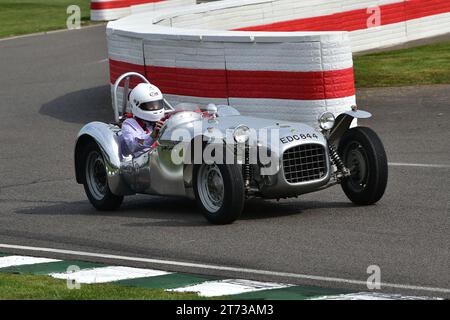 Charles Angrave, Lotus vi, 75 Years of Lotus, una sfilata di auto dalla prima versione Austin 7 alle iconiche auto JPS di Formula 1 con auto sportive e Foto Stock