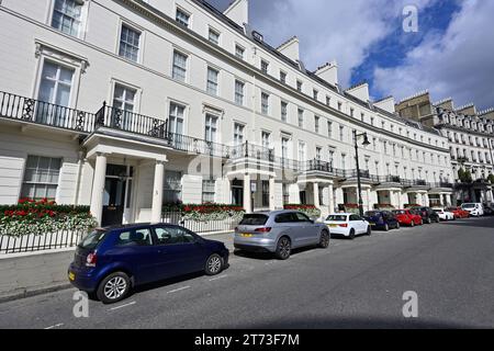 Grovenor Crescent Listed stucco Terrace, Belgravia, centro di Londra, Regno Unito Foto Stock