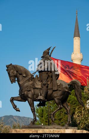 Monumento di Skanderbeg in piazza Skanderbeg, Tirana, Albania Foto Stock