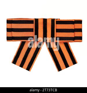 Arco di St. George Ribbon. Simbolo della vittoria della Russia nella seconda guerra mondiale. Isolato su bianco. Foto Stock