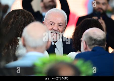 Brasilia, Brasile. 13 novembre 2023. Foto, Presidente Lula. Questo lunedì (13) il presidente Luiz Inácio Lula da Silva partecipa al Palazzo Planalto alla cerimonia di sanzione per il disegno di legge n. 5384/2020, che aggiorna la legge sulle quote. (Foto: Ton Molina/Fotoarena) crediti: Foto Arena LTDA/Alamy Live News Foto Stock