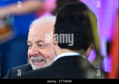 Brasilia, Brasile. 13 novembre 2023. Foto, Presidente Lula. Questo lunedì (13) il presidente Luiz Inácio Lula da Silva partecipa al Palazzo Planalto alla cerimonia di sanzione per il disegno di legge n. 5384/2020, che aggiorna la legge sulle quote. (Foto: Ton Molina/Fotoarena) crediti: Foto Arena LTDA/Alamy Live News Foto Stock