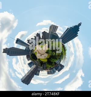 Vista del piccolo pianeta a 360 gradi del centro di Atlanta scattata dal ponte di Jackson Road ad Atlanta, Georgia Foto Stock