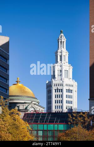 L'edificio per uffici decorato della Electric Tower e la vecchia Buffalo Savings Bank nel centro di Buffalo, New York, Stati Uniti. Foto Stock