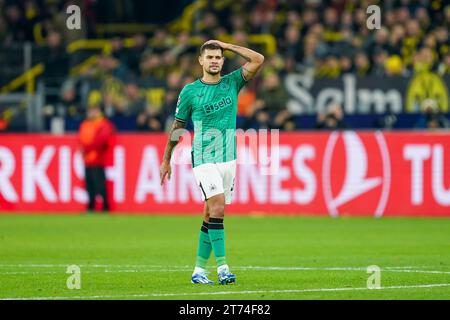 Dortmund, Germania. 7 novembre 2023. Dortmund, Germania 7 novembre 2023: Bruno Guimaraes (39 Newcastle) sembra depresso e deluso durante la partita di calcio del gruppo F di UEFA Champions League tra Borussia Dortmund e Newcastle United al Signal Iduna Park di Dortmund, Germania. (Daniela Porcelli/SPP) credito: SPP Sport Press Photo. /Alamy Live News Foto Stock