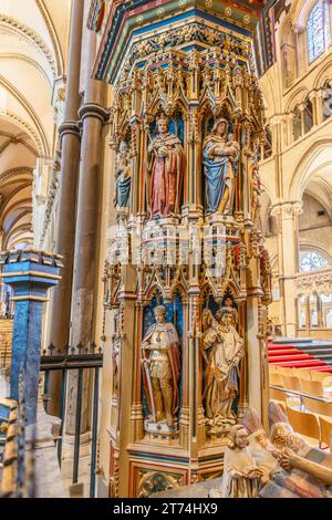 Canterbury, Regno Unito-20 maggio 2023: Bellissime e intricate sculture sulla tomba dell'arcivescovo Henry Chichele, all'interno della cattedrale di Canterbury a Canterbury, Kent, U Foto Stock