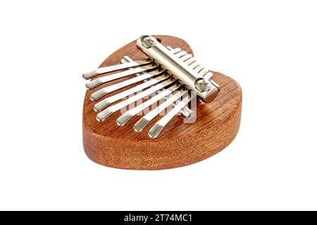 Strumento musicale africano acustico kalimba mbira in legno isolato sullo sfondo Foto Stock