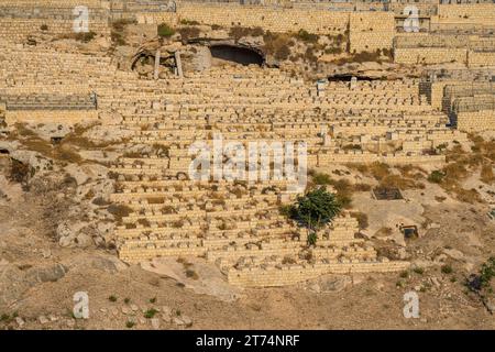 Veduta del Cimitero del Monte degli Ulivi, un antico luogo ebraico di sepoltura a Gerusalemme, Israele Foto Stock