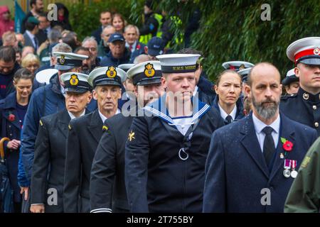 Falmouth ricorda i caduti nel giorno della memoria 2023 con una sfilata di forze militari e la cerimonia di posa di una corona a Kimberly Park. Foto Stock