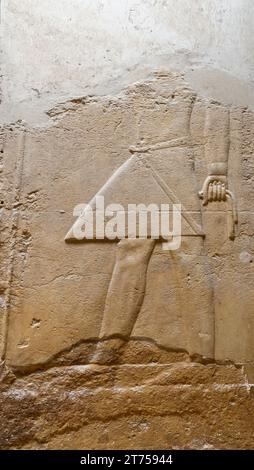 SAQQARA, EGITTO - 23 MARZO 2023: Immagini dalle pareti interne degli edifici della necropoli di Saqqara, Egitto che include la piramide a gradoni di Djoser Foto Stock