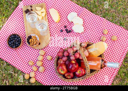 Disposizione picnic con vista dall'alto Foto Stock