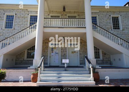 8-10-2021: Monterey, California: Edifici storici a Monterey, California, Colton Hall e Municipio Foto Stock