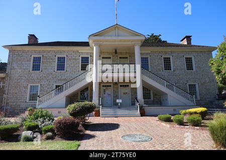 8-10-2021: Monterey, California: Edifici storici a Monterey, California, Colton Hall e Municipio Foto Stock