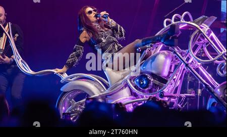 Edmonton, Canada. 8 novembre 2023. La superstar canadese di musica country Shania Twain si esibisce durante il suo "Queen of me" Tour a Edmonton. Credito: SOPA Images Limited/Alamy Live News Foto Stock