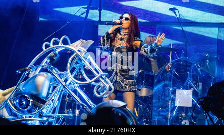 Edmonton, Canada. 8 novembre 2023. La superstar canadese di musica country Shania Twain si esibisce durante il suo "Queen of me" Tour a Edmonton. Credito: SOPA Images Limited/Alamy Live News Foto Stock