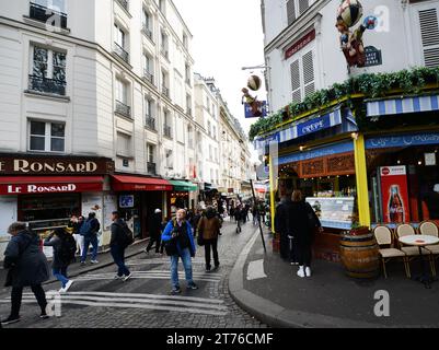 Place Saint-Pierre a Montmartre, Parigi, Francia. Foto Stock