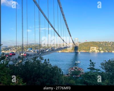 Ponte del Bosforo, 15 luglio Ponte dei Martiri AKA 15 Temmuz Sehitler Koprusu, Istanbul, Turchia Foto Stock