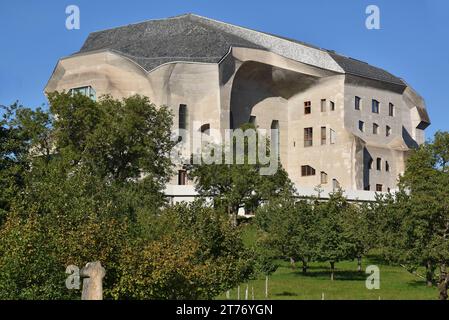 Il Goetheanum, centro mondiale del movimento antroposofico, progettato da Rudolf Steiner, fondatore del movimento, costruì 1924-28, cemento armato Foto Stock