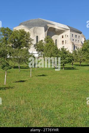 Il Goetheanum, centro mondiale del movimento antroposofico, progettato da Rudolf Steiner, fondatore del movimento, costruì 1924-28, cemento armato Foto Stock