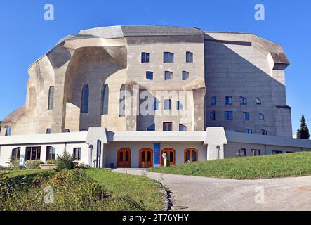 Il Goetheanum, centro mondiale del movimento antroposofico, progettato da Rudolf Steiner, fondatore del movimento, costruì 1924-28, cemento armato Foto Stock