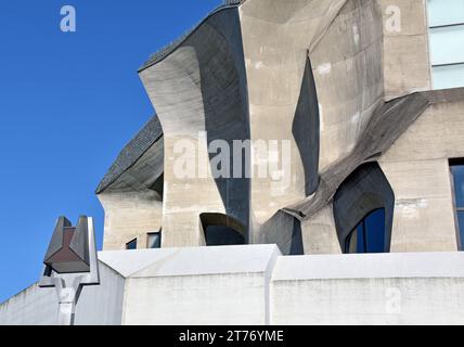 Il Goetheanum, centro mondiale del movimento antroposofico, progettato da Rudolf Steiner, fondatore del movimento, costruì 1924-28, cemento armato Foto Stock