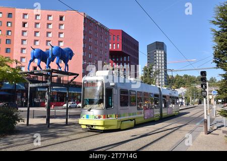 St Etienne, una città deindustrializzata che si reinventa, creando un'area commerciale e un centro di transito vicino alla straordinaria stazione ferroviaria SNCF, rinnovamento urbano Foto Stock