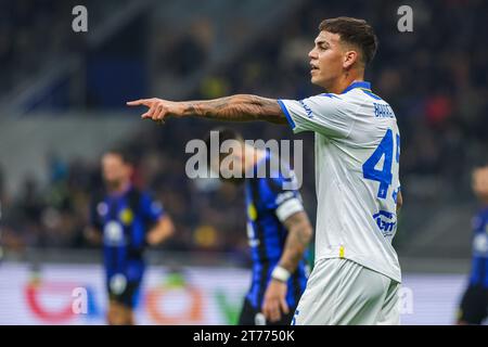 Milano, Italia. 12 novembre 2023. Enzo Barrenechea del Frosinone calcio gestisce durante la partita di serie A 2023/24 tra FC Internazionale e Frosinone calcio allo Stadio Giuseppe Meazza. PUNTEGGIO FINALE: Inter 2 | 0 Frosinone credito: SOPA Images Limited/Alamy Live News Foto Stock