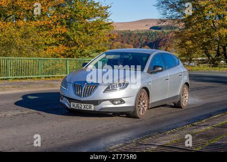 Silver Lancia Thesis, azienda italiana produttrice di berline, Italia, con uno stile insolito; targa registrata a Chrysler Delta SR M-ai 2012. Foto Stock