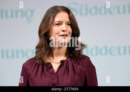 Judith Wittwer beim 17. Wirtschaftsgipfel der Süddeutschen Zeitung im Hotel Adlon. Berlino, 14.11.2023 *** Judith Wittwer al 17 Business Summit del Süddeutsche Zeitung all'Hotel Adlon Berlin, 14 11 2023 foto:XF.xKernx/xFuturexImagex buschmann 3102 Credit: Imago/Alamy Live News Foto Stock