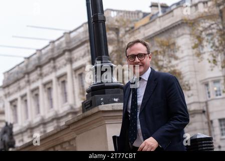 Whitehall, Westminster, Londra, Regno Unito. 14 novembre 2023. Membro conservatore del partito che entra nell'ufficio del Gabinetto. Tom Tugendhat, Ministro di Stato per la sicurezza. Foto Stock