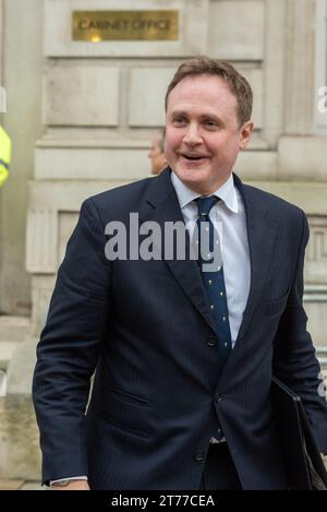 Whitehall, Westminster, Londra, Regno Unito. 14 novembre 2023. Membro conservatore del partito che lascia l'ufficio del Gabinetto. Tom Tugendhat, Ministro di Stato per la sicurezza Foto Stock