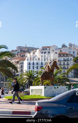 La statua del Porter vicino al porto di Algeri. Foto Stock