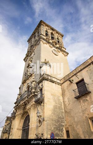 chiesa nella piccola cittadina collinare di arcos de la frontera in andalusia spagna Foto Stock