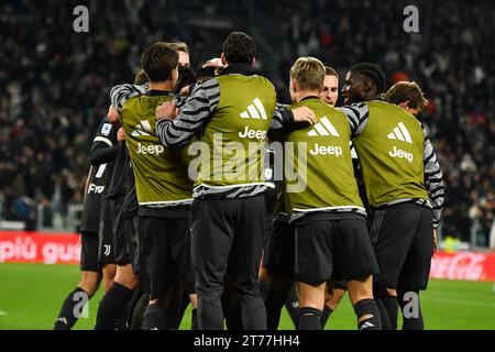 La Juventus festeggia la partita di serie A tra Juventus FC e Cagliari allo stadio Allianz, l'11 novembre 2023 a Torino Foto Stock