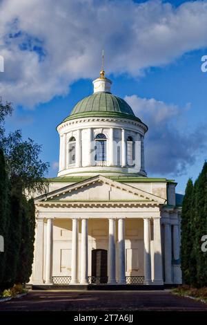 Chiesa di tutti i Santi costruita nel 1782, sul sito di un tempio greco in legno che esisteva su questo sito dal 1696. Cliente della costruzione 'Nizhyn Greco Foto Stock