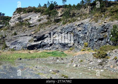 Dunite o olivinite è una roccia ultramafica intrusiva (gruppo peridotite). Questa foto è stata scattata a Cabo Ortegal, A Coruña, Galizia, Spagna. Foto Stock