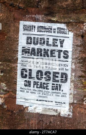 Poster tradizionali esposti al Black Country Living Museum di Dudley, West Midlands, Inghilterra, Regno Unito Foto Stock