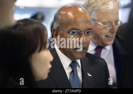 Villepinte, Francia. 14 novembre 2023. K Shanmugam, Ministro degli interni di Singapore e Ministro della legge, visita la mostra internazionale della sicurezza nazionale fiera Milipol, al Parc des Expositions di Villepinte, Parigi Surbubs, il 14 novembre 2023. Foto di Raphael Lafargue/ABACAPRESS.COM Credit: Abaca Press/Alamy Live News Foto Stock