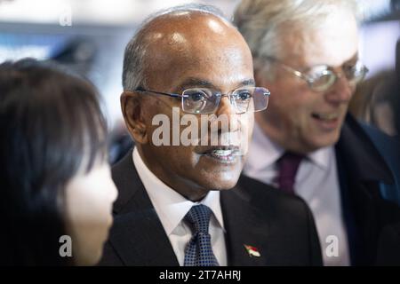 Villepinte, Francia. 14 novembre 2023. K Shanmugam, Ministro degli interni di Singapore e Ministro della legge, visita la mostra internazionale della sicurezza nazionale fiera Milipol, al Parc des Expositions di Villepinte, Parigi Surbubs, il 14 novembre 2023. Foto di Raphael Lafargue/ABACAPRESS.COM Credit: Abaca Press/Alamy Live News Foto Stock
