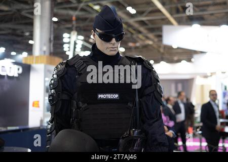 Villepinte, Francia. 14 novembre 2023. Illustrazioni della fiera internazionale della sicurezza nazionale Milipol, presso il Parc des Expositions di Villepinte, Parigi Surbubs, il 14 novembre 2023. Foto di Raphael Lafargue/ABACAPRESS.COM Credit: Abaca Press/Alamy Live News Foto Stock